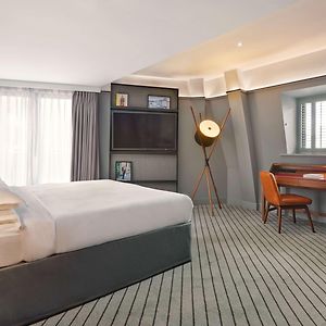 Camera con letto king size
